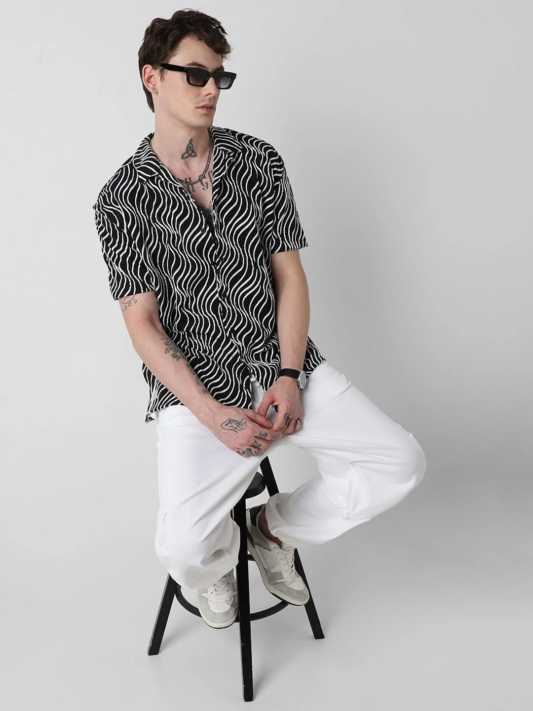 Black Wavy Patterned Oversized Shirt - Image 8