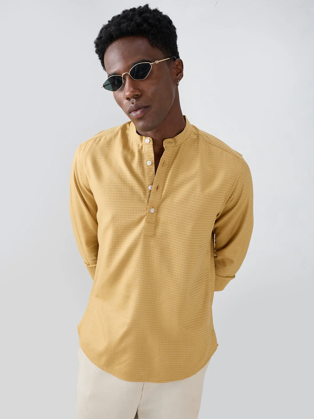 Golden Wavy Textured Kurta - Image 2