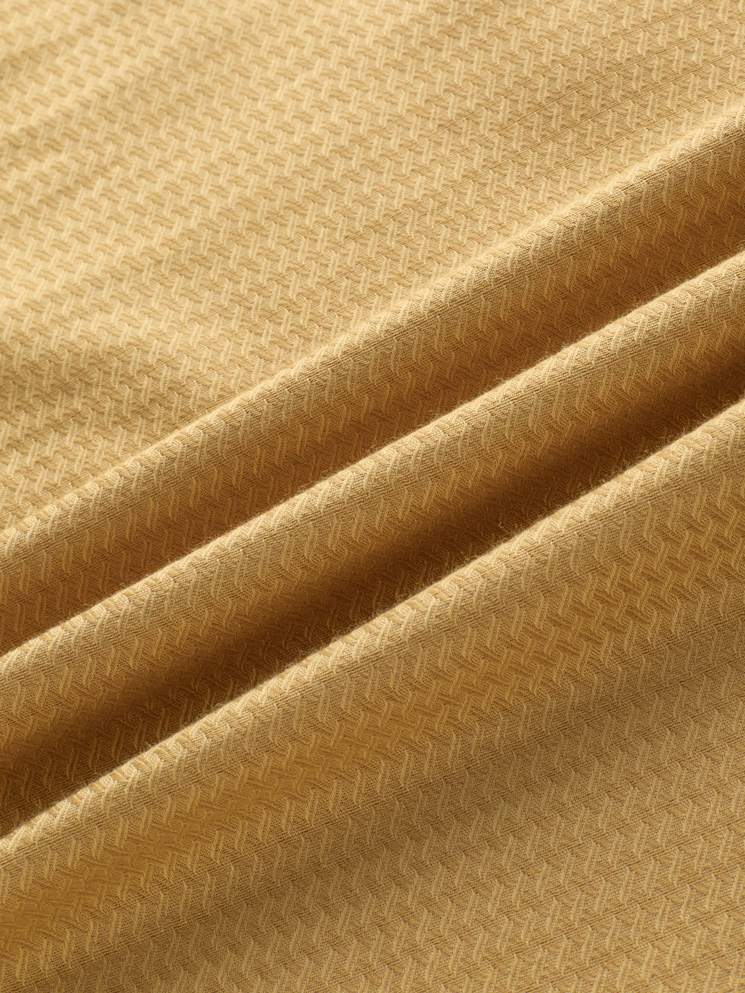 Golden Wavy Textured Kurta - Image 3