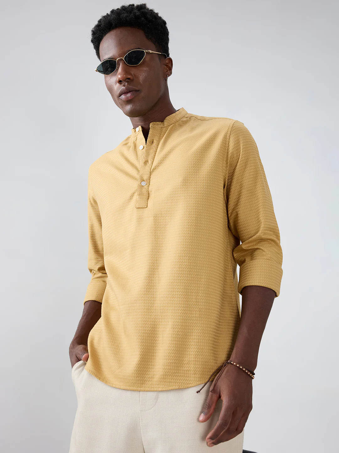 Golden Wavy Textured Kurta - Image 4