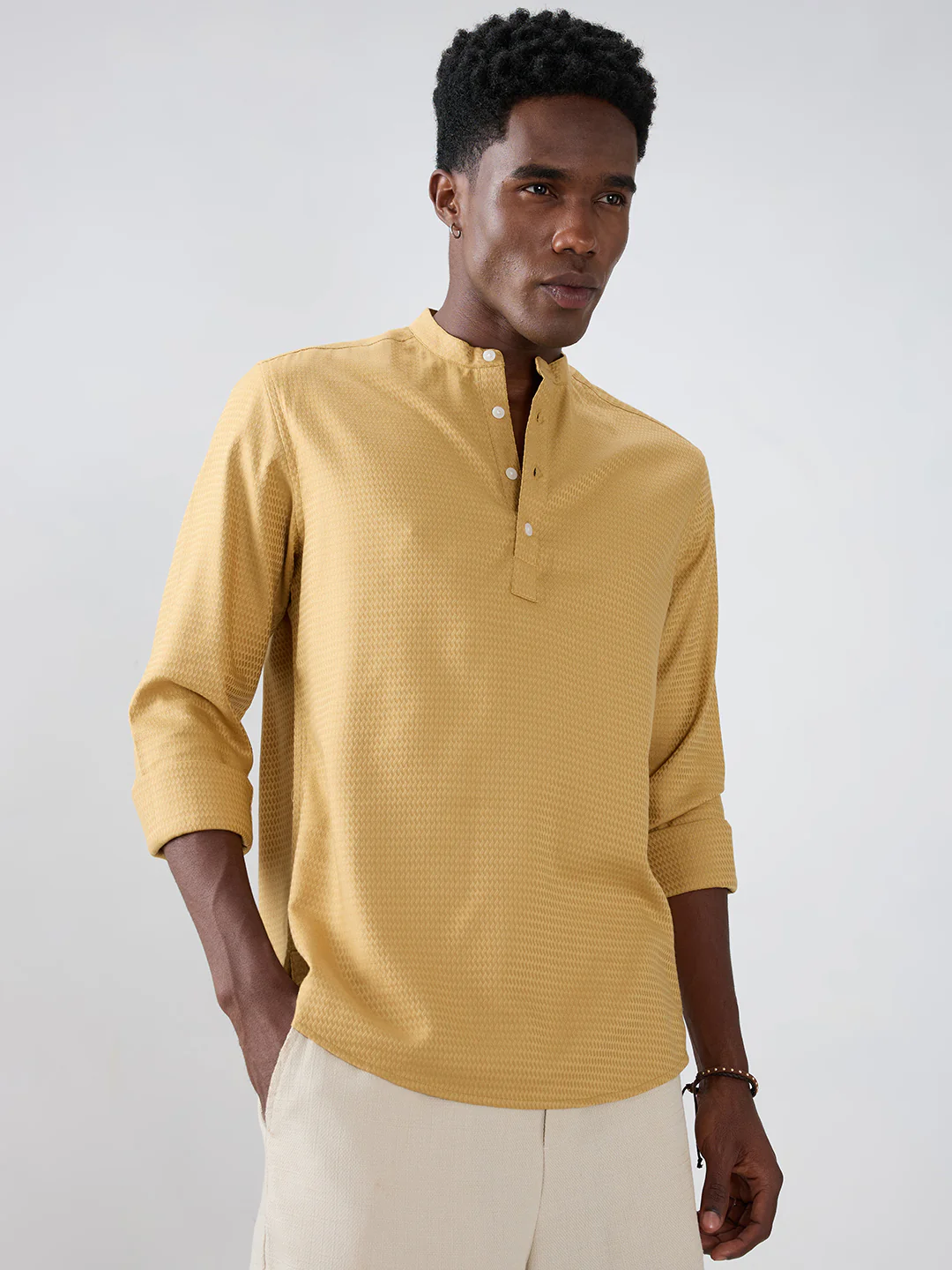 Golden Wavy Textured Kurta - Image 5