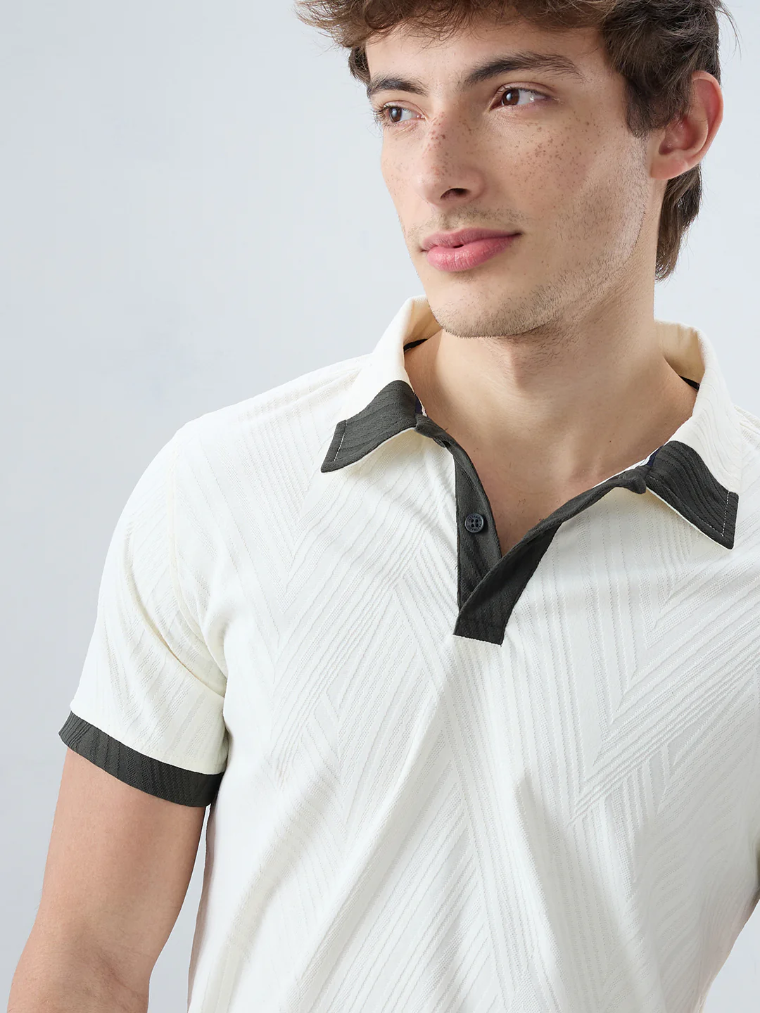 Off-White Contrast Polo Neck T-shirt - Image 3