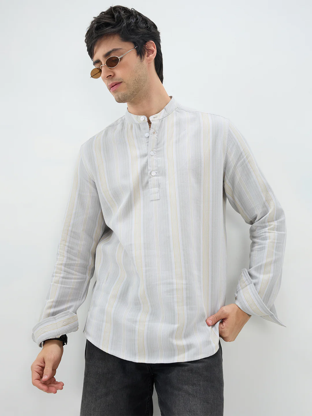 Silverline Refined Vertical Striped Kurta - Image 5