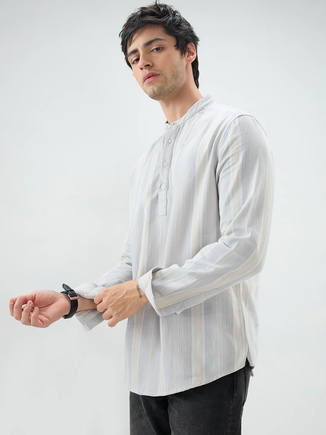 Silverline Refined Vertical Striped Kurta - Image 6