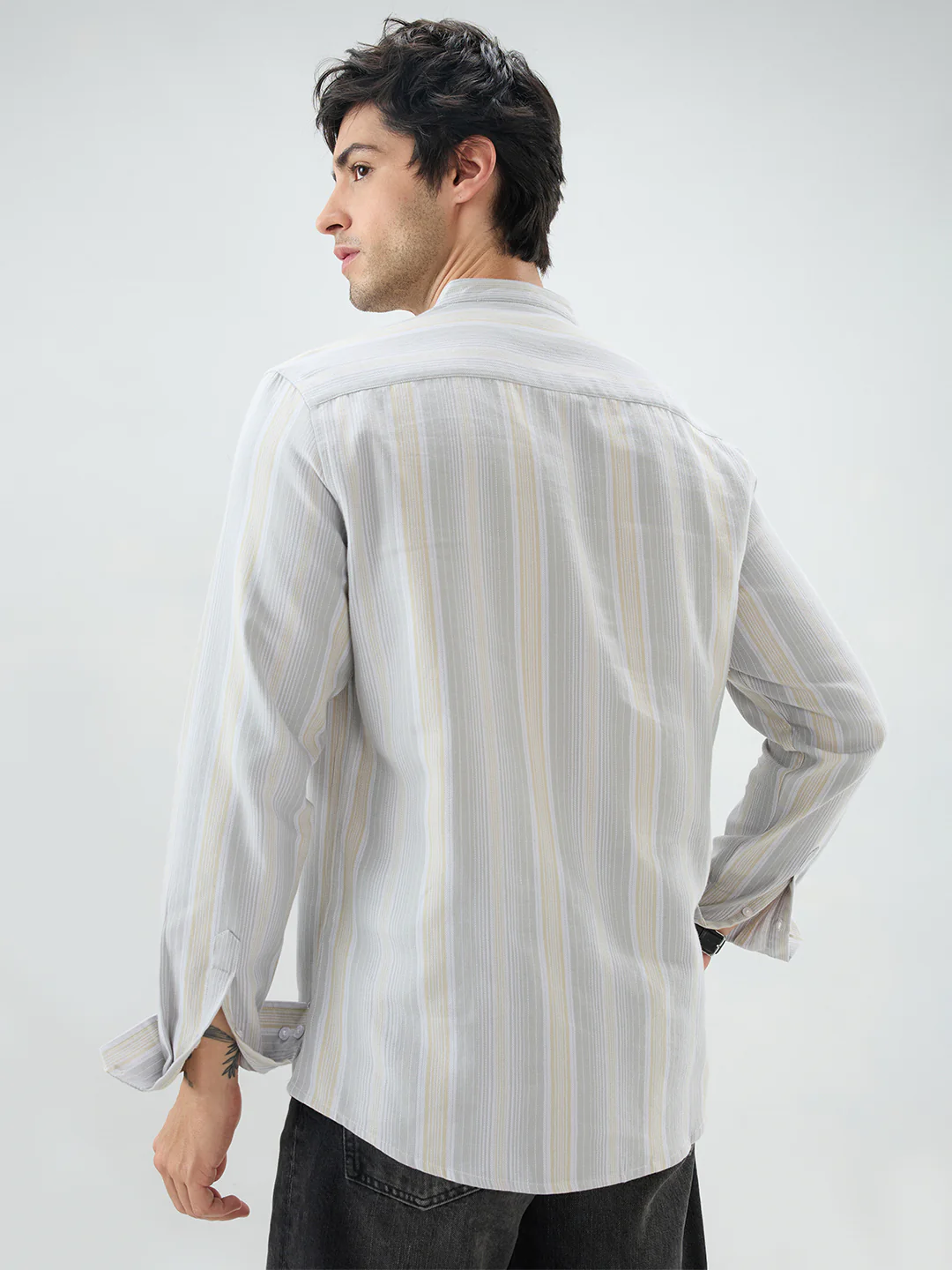 Silverline Refined Vertical Striped Kurta - Image 7