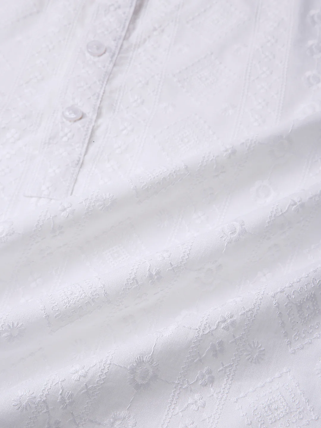 Snow White Floral Embroidered Kurta - Image 3