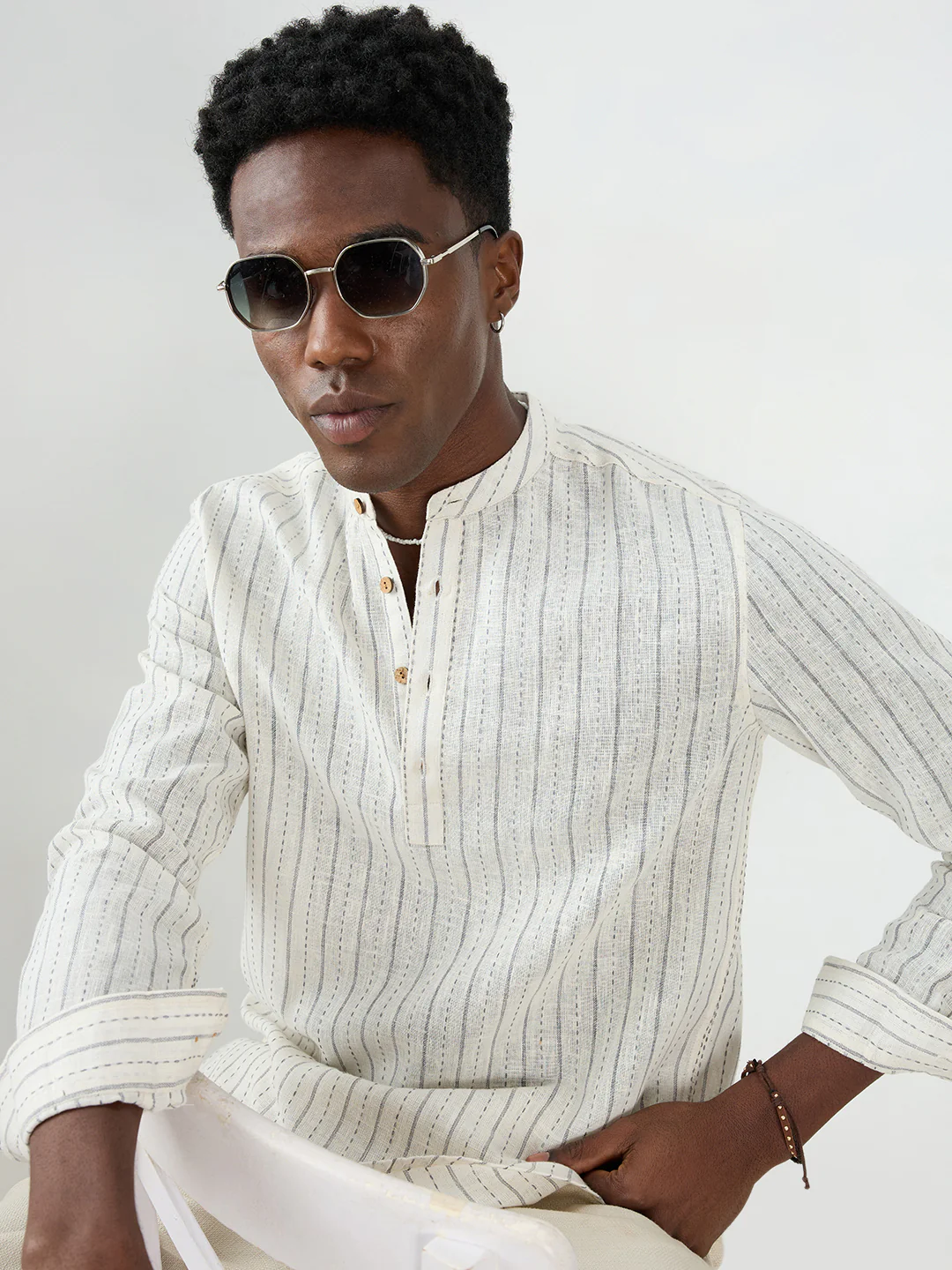 White & Grey Burlap Weaved Striped Kurta - Image 2