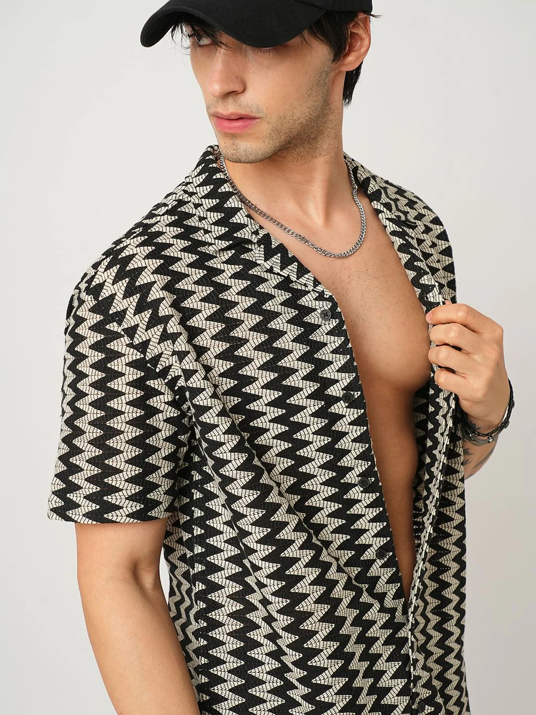 Zig-Zag Black Crochet Oversized Notch Collar Shirt - Image 4