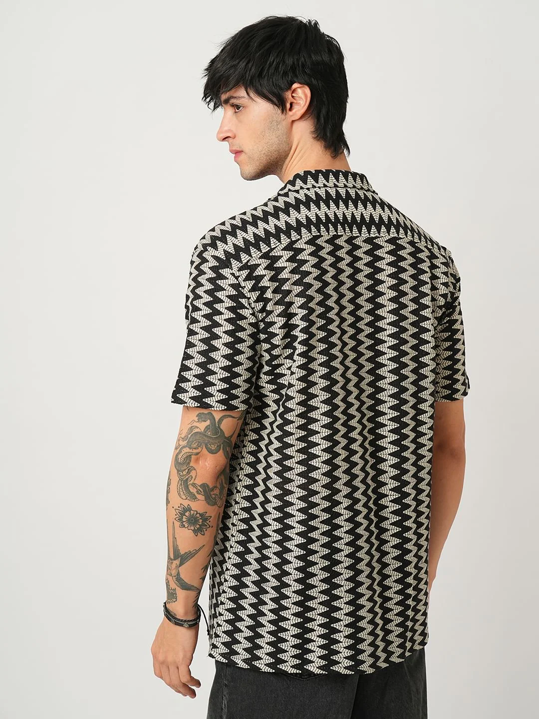 Zig-Zag Black Crochet Oversized Notch Collar Shirt - Image 7
