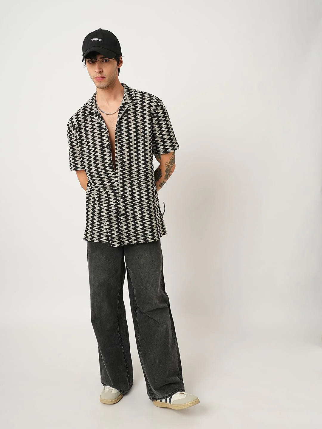 Zig-Zag Black Crochet Oversized Notch Collar Shirt - Image 8